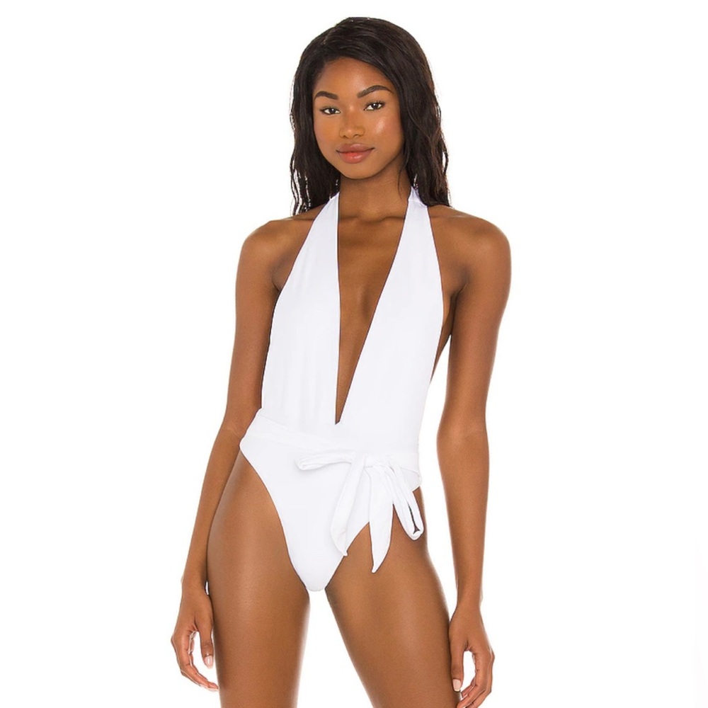 Brand new Simone One Piece in White
superdown XS